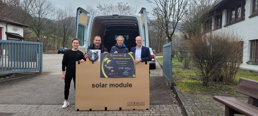 Hauptpreis-Übergabe Tombola Bürgerempfang der Stadt Lauterstein 2024 Schwabensolar Balkonkraftwerk - Schwabensolar